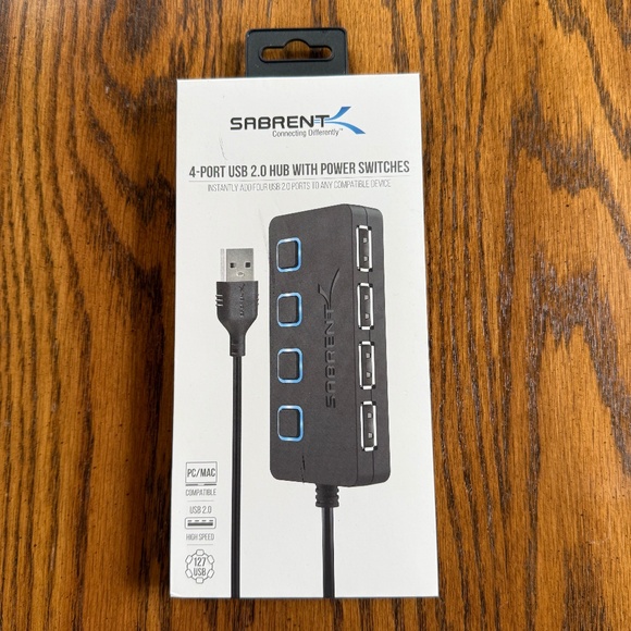 4-Port USB 2.0 Hub - Picture 1 of 5